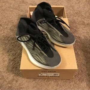 NWT Adidas Yeezy QNTMBarium U.S. 8 1/2